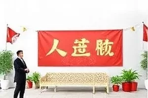 深度解析精选卡片封面，展示服装版型与走线细节